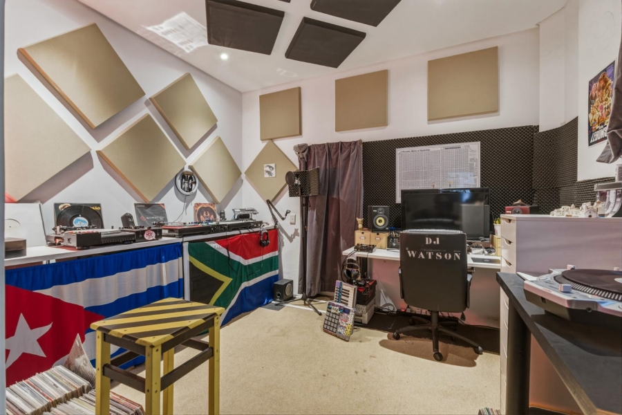 2 Bedroom Property for Sale in Cape Town City Centre Western Cape